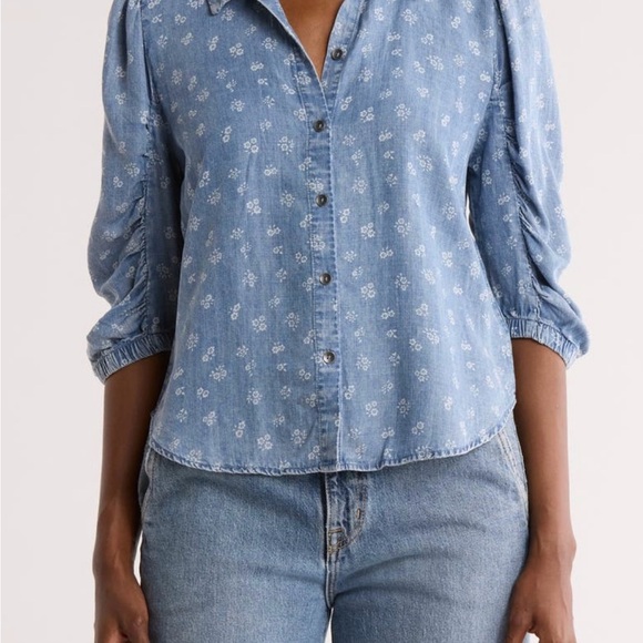 NWT. Puff Sleeve Chambray Button-Up Shirt. Size XS. - Picture 1 of 14